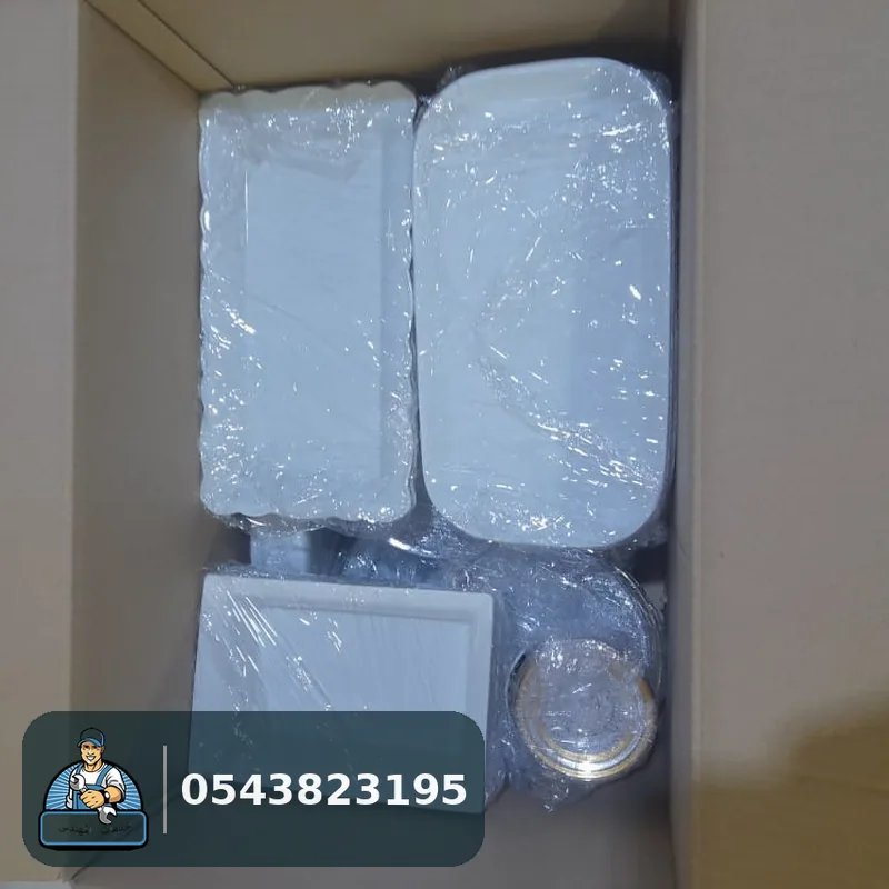 تغليف الزجاج والأطباق داخل صندوق مبطّن